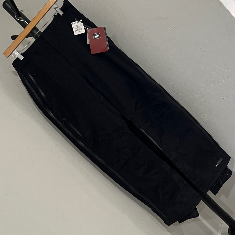 MENS REI SWITCHBACK PANTS 👖, NWT perfect condition